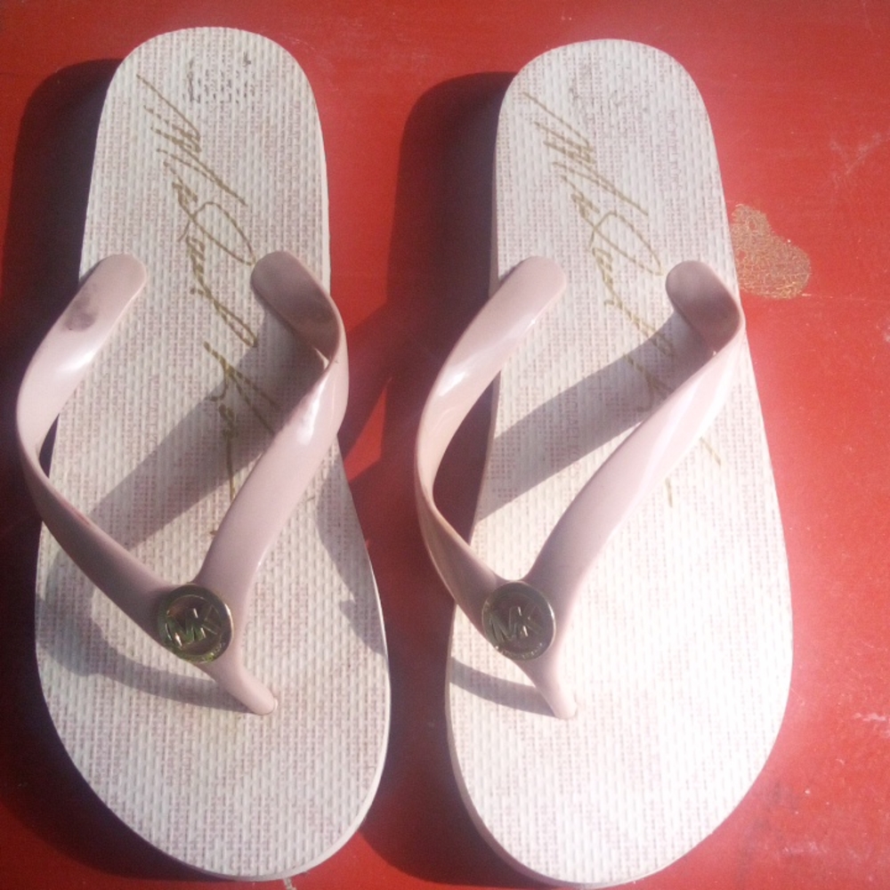 Like new Michael Kors sandals size 6